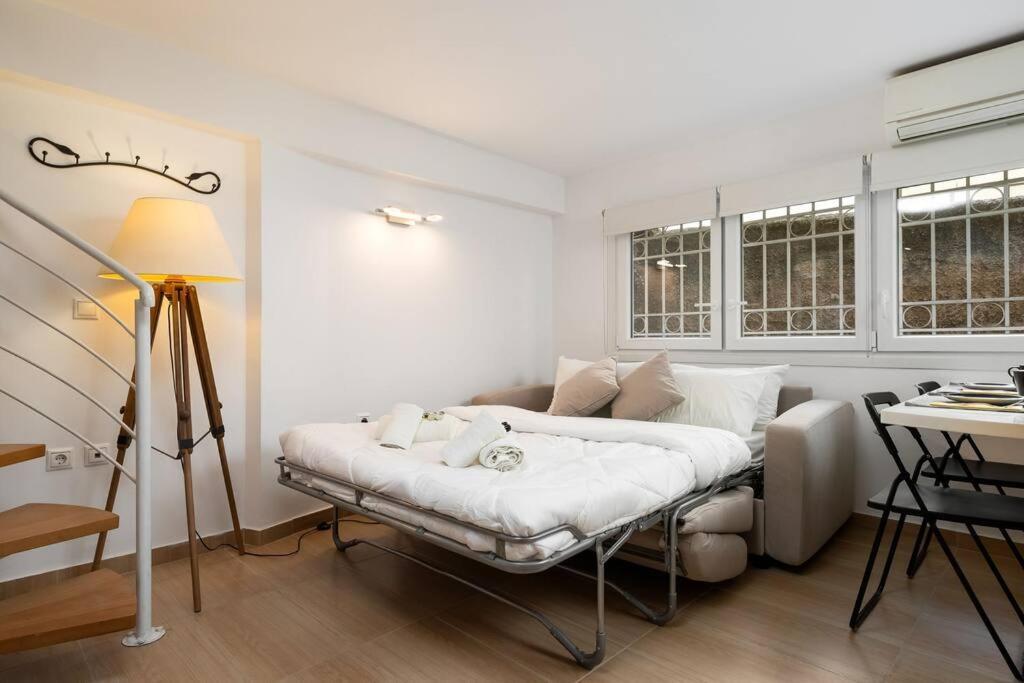 Modern Two Level Apartment In The Heart Of アテネ エクステリア 写真
